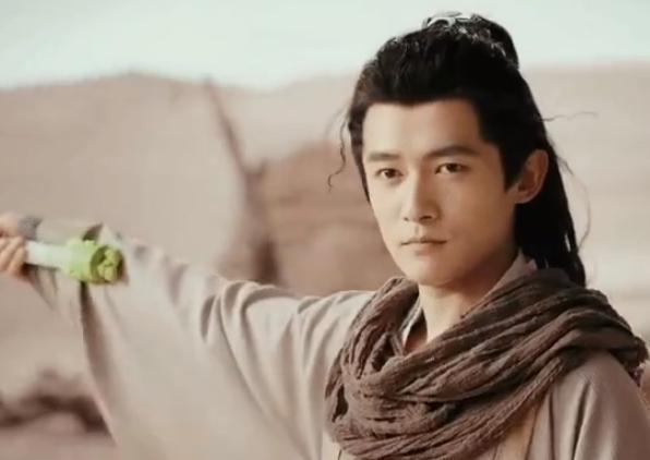 掉后险些没认出来他反差感也太强了j9国际国色芳华：戴上眼罩帅气摘(图9)